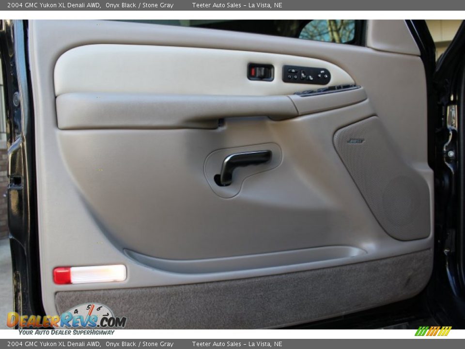 2004 GMC Yukon XL Denali AWD Onyx Black / Stone Gray Photo #16