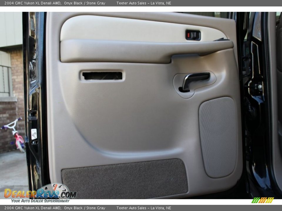 2004 GMC Yukon XL Denali AWD Onyx Black / Stone Gray Photo #17