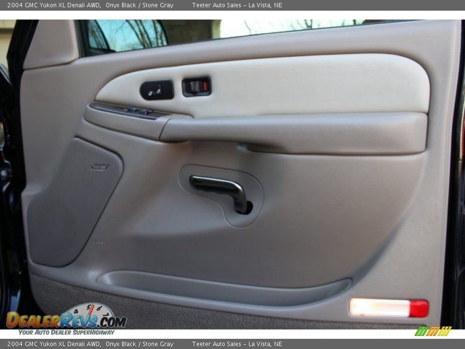 2004 GMC Yukon XL Denali AWD Onyx Black / Stone Gray Photo #19