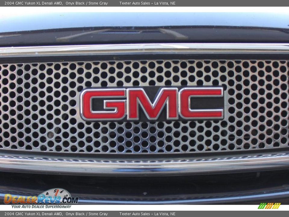 2004 GMC Yukon XL Denali AWD Onyx Black / Stone Gray Photo #23