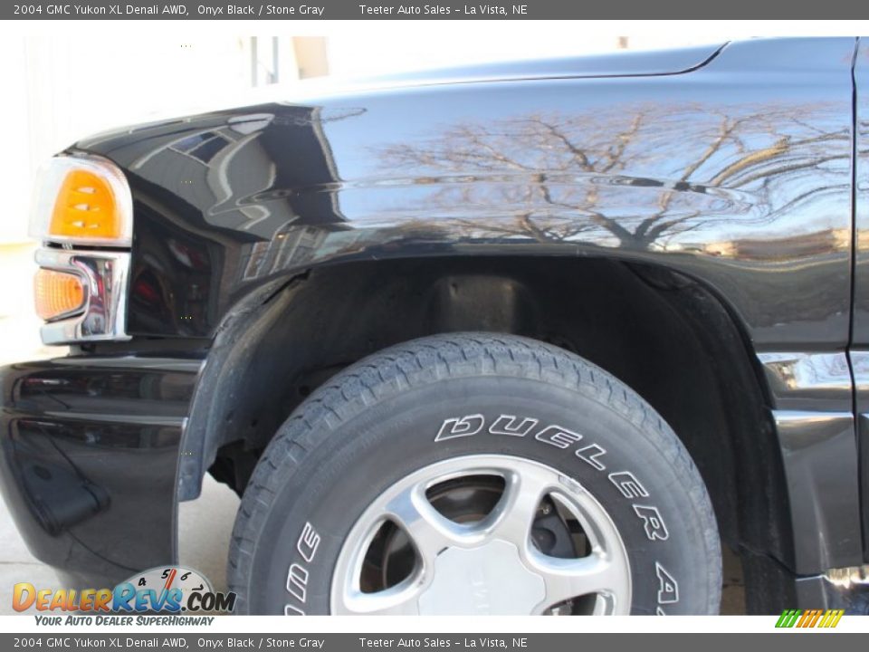 2004 GMC Yukon XL Denali AWD Onyx Black / Stone Gray Photo #25