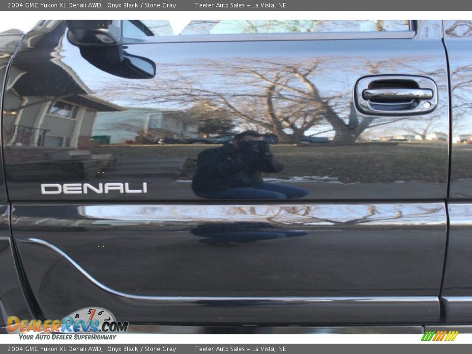 2004 GMC Yukon XL Denali AWD Onyx Black / Stone Gray Photo #26