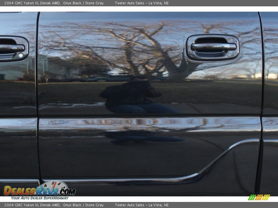 2004 GMC Yukon XL Denali AWD Onyx Black / Stone Gray Photo #27