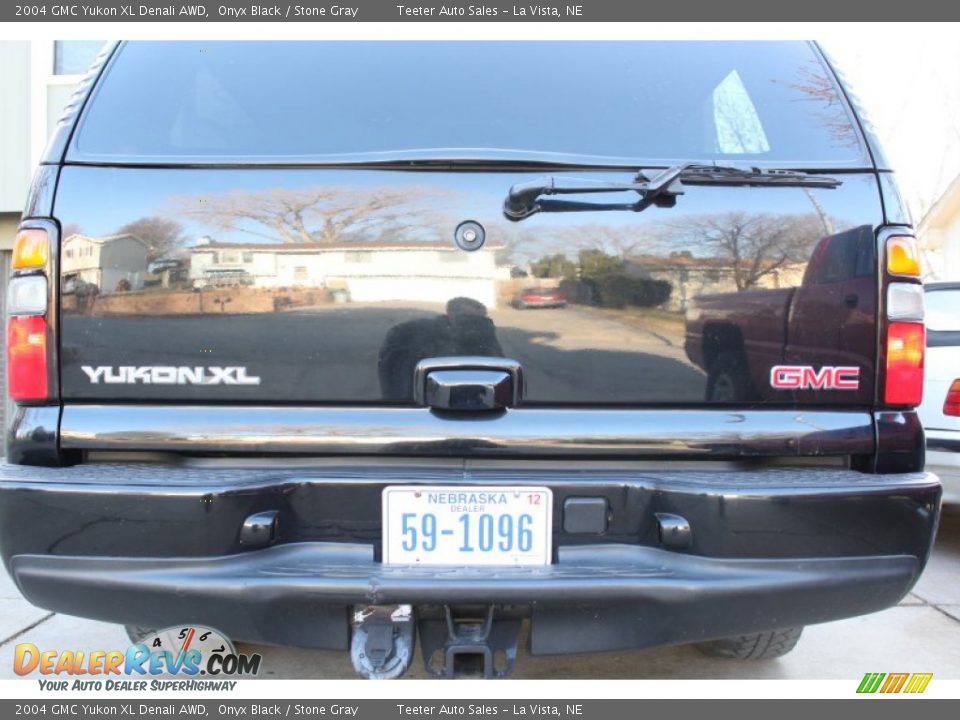 2004 GMC Yukon XL Denali AWD Onyx Black / Stone Gray Photo #31