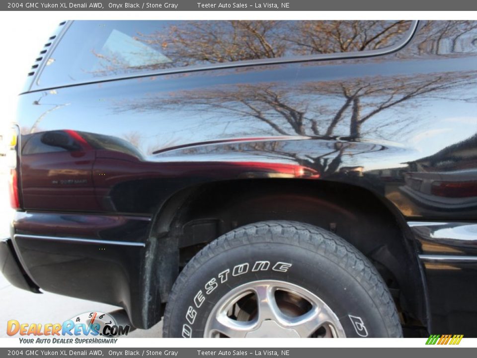 2004 GMC Yukon XL Denali AWD Onyx Black / Stone Gray Photo #34