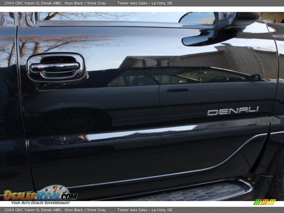 2004 GMC Yukon XL Denali AWD Onyx Black / Stone Gray Photo #36