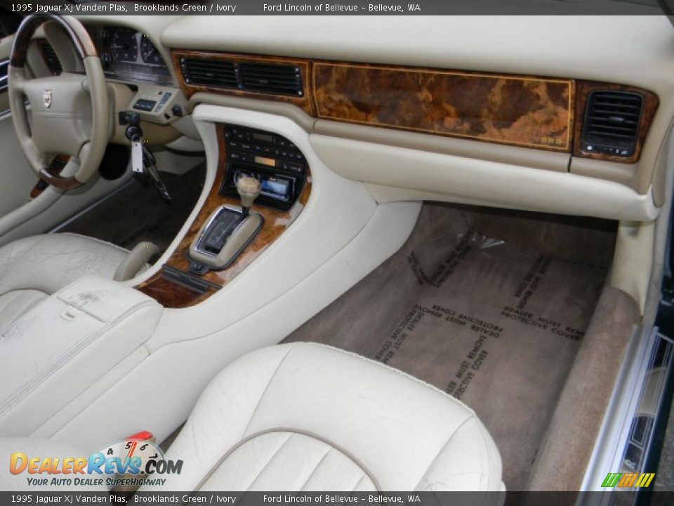 Dashboard of 1995 Jaguar XJ Vanden Plas Photo #12