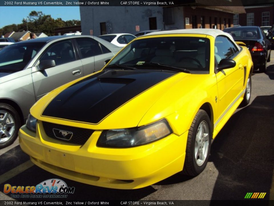 2002 Ford Mustang V6 Convertible Zinc Yellow / Oxford White Photo #2