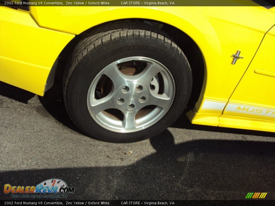 2002 Ford Mustang V6 Convertible Zinc Yellow / Oxford White Photo #7