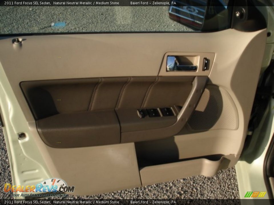 2011 Ford Focus SEL Sedan Natural Neutral Metallic / Medium Stone Photo #12
