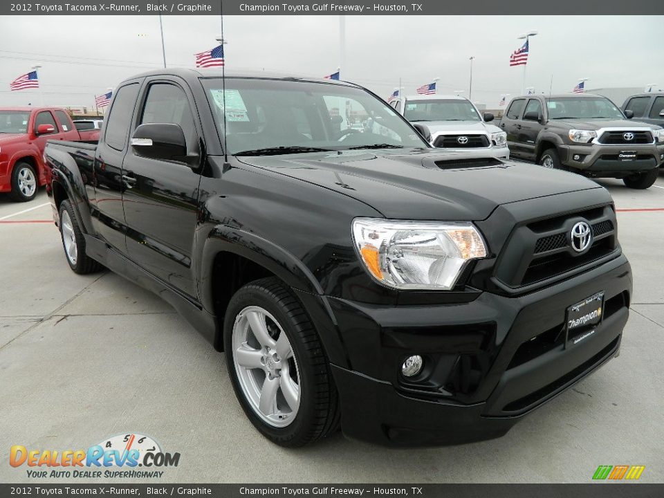 Front 3/4 View of 2012 Toyota Tacoma X-Runner Photo #3