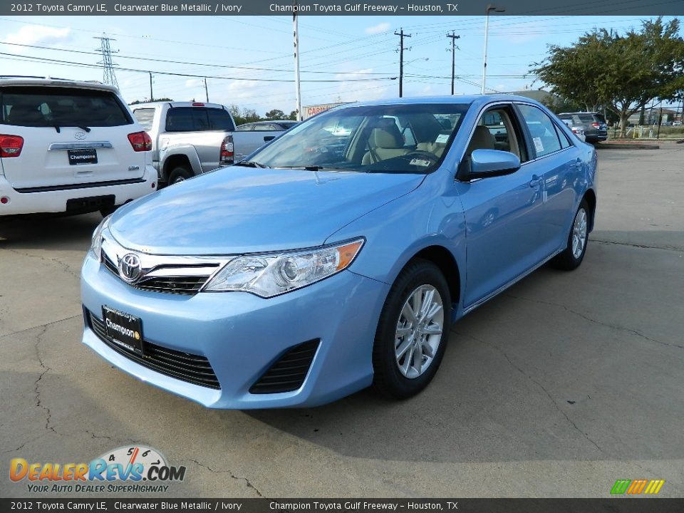 Front 3/4 View of 2012 Toyota Camry LE Photo #1