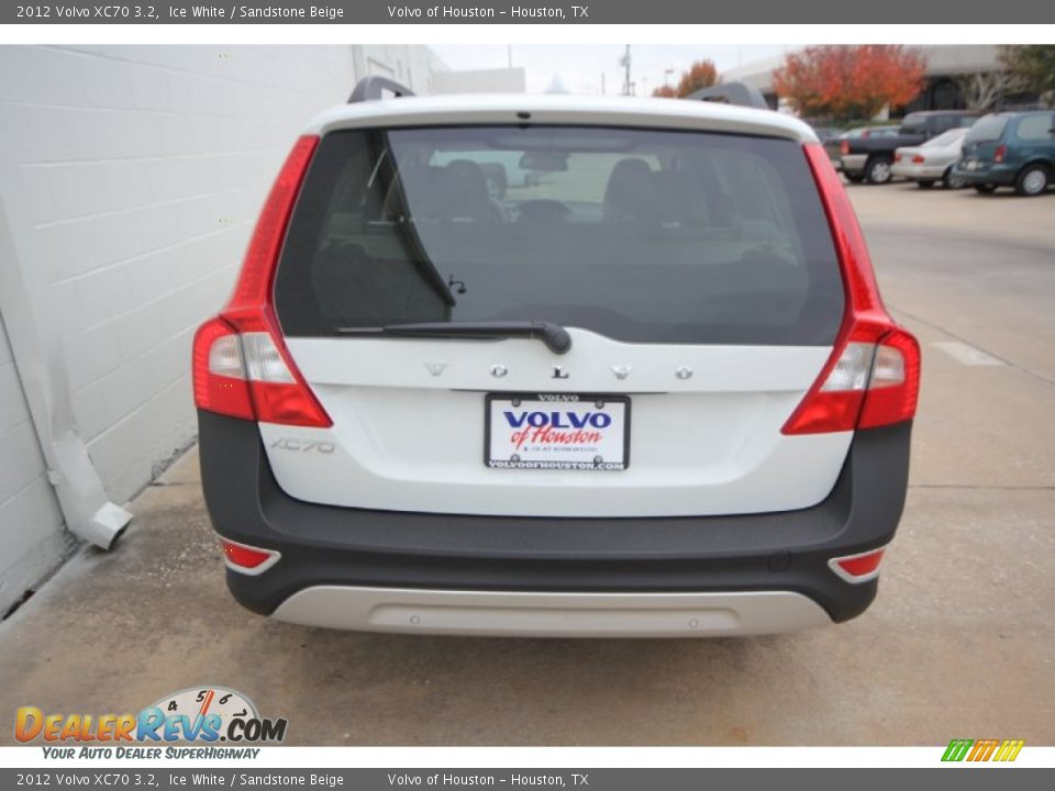 2012 Volvo XC70 3.2 Ice White / Sandstone Beige Photo #11