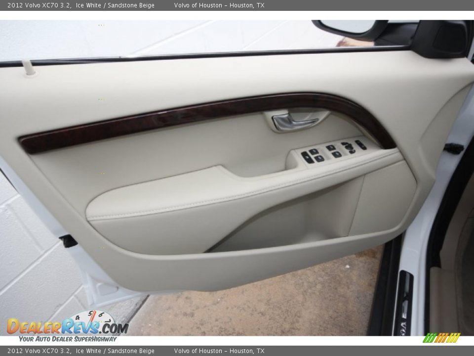 2012 Volvo XC70 3.2 Ice White / Sandstone Beige Photo #12