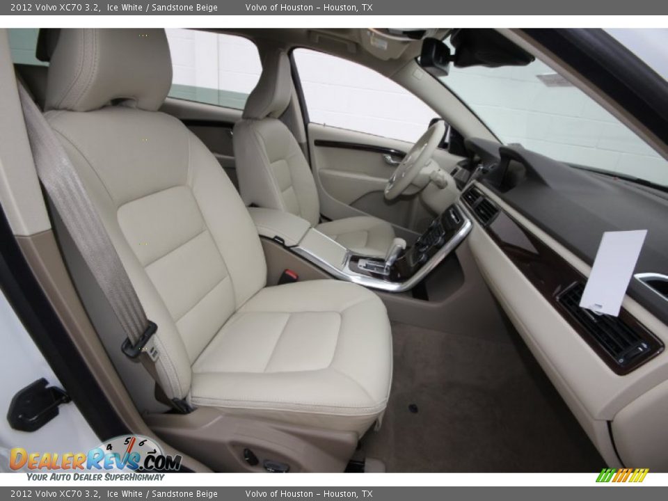 Sandstone Beige Interior - 2012 Volvo XC70 3.2 Photo #17