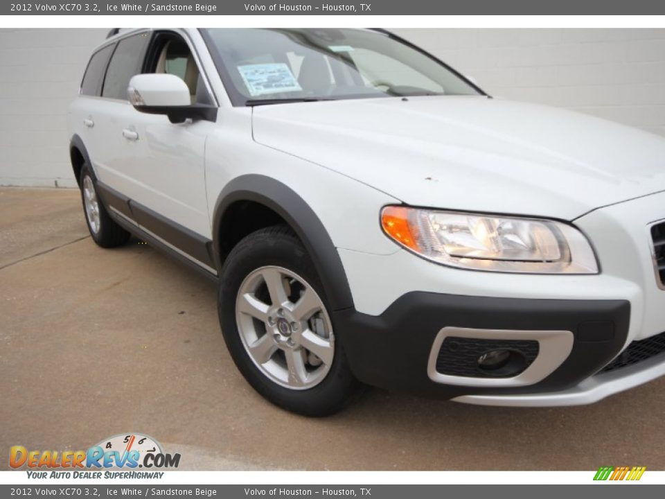 2012 Volvo XC70 3.2 Ice White / Sandstone Beige Photo #18