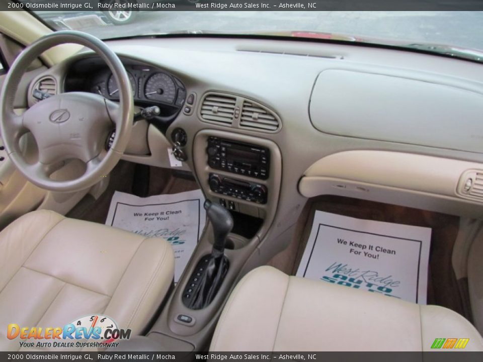 Dashboard of 2000 Oldsmobile Intrigue GL Photo #24