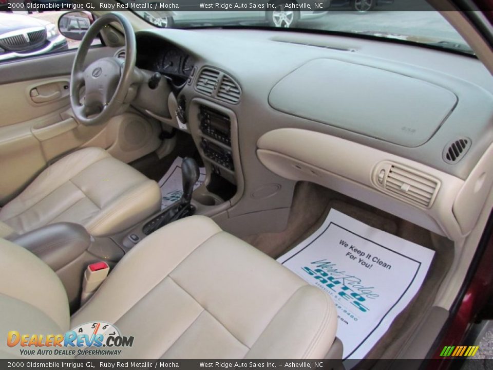 Dashboard of 2000 Oldsmobile Intrigue GL Photo #26