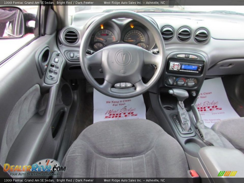 Dashboard of 1999 Pontiac Grand Am SE Sedan Photo #18