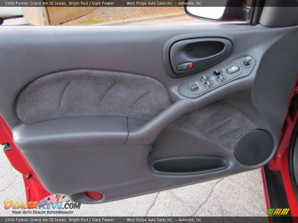 Door Panel of 1999 Pontiac Grand Am SE Sedan Photo #21