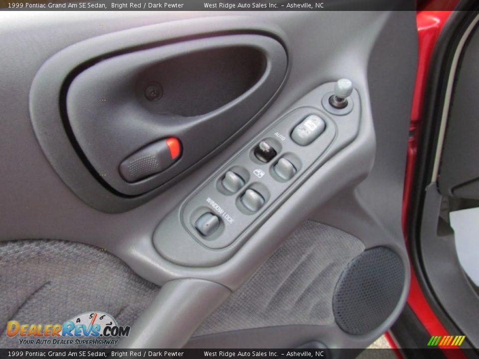 Controls of 1999 Pontiac Grand Am SE Sedan Photo #22