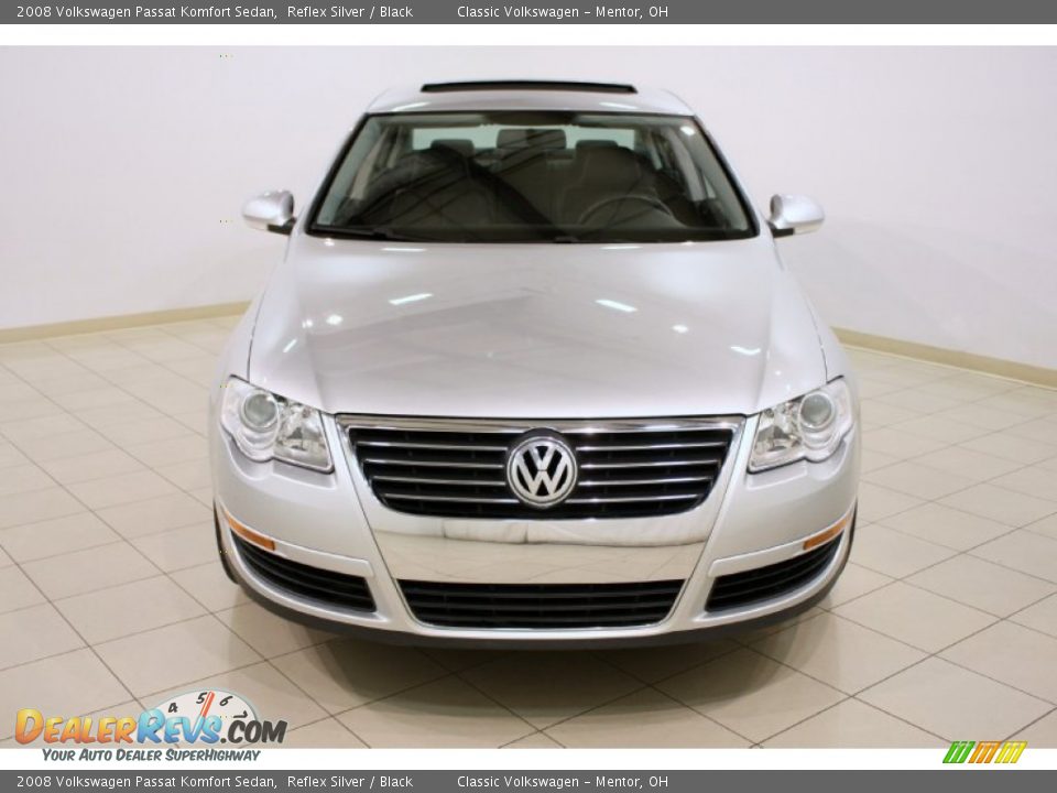 2008 Volkswagen Passat Komfort Sedan Reflex Silver / Black Photo #2