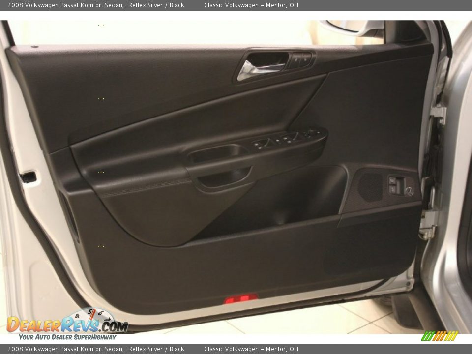 2008 Volkswagen Passat Komfort Sedan Reflex Silver / Black Photo #5