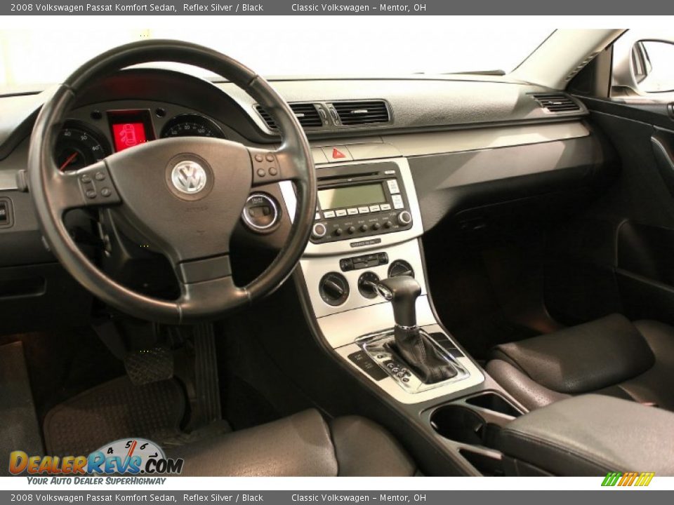 2008 Volkswagen Passat Komfort Sedan Reflex Silver / Black Photo #8