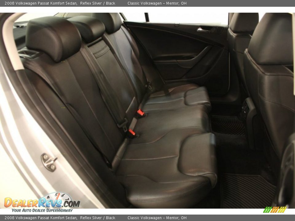 2008 Volkswagen Passat Komfort Sedan Reflex Silver / Black Photo #14