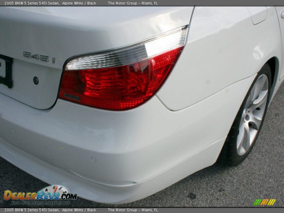 2005 BMW 5 Series 545i Sedan Alpine White / Black Photo #21