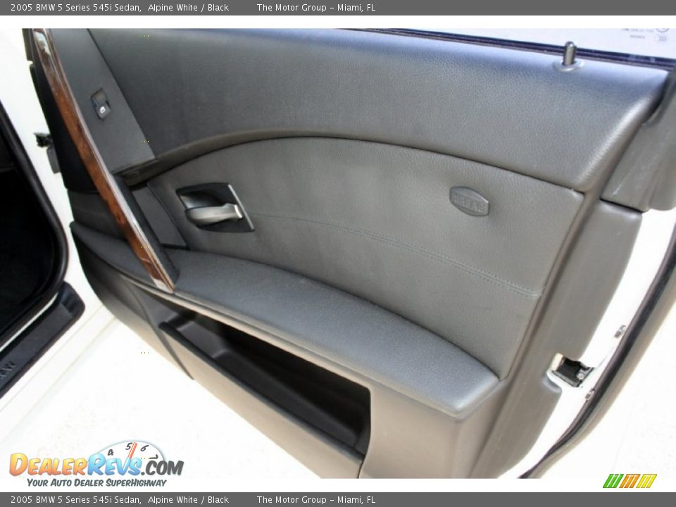 2005 BMW 5 Series 545i Sedan Alpine White / Black Photo #27