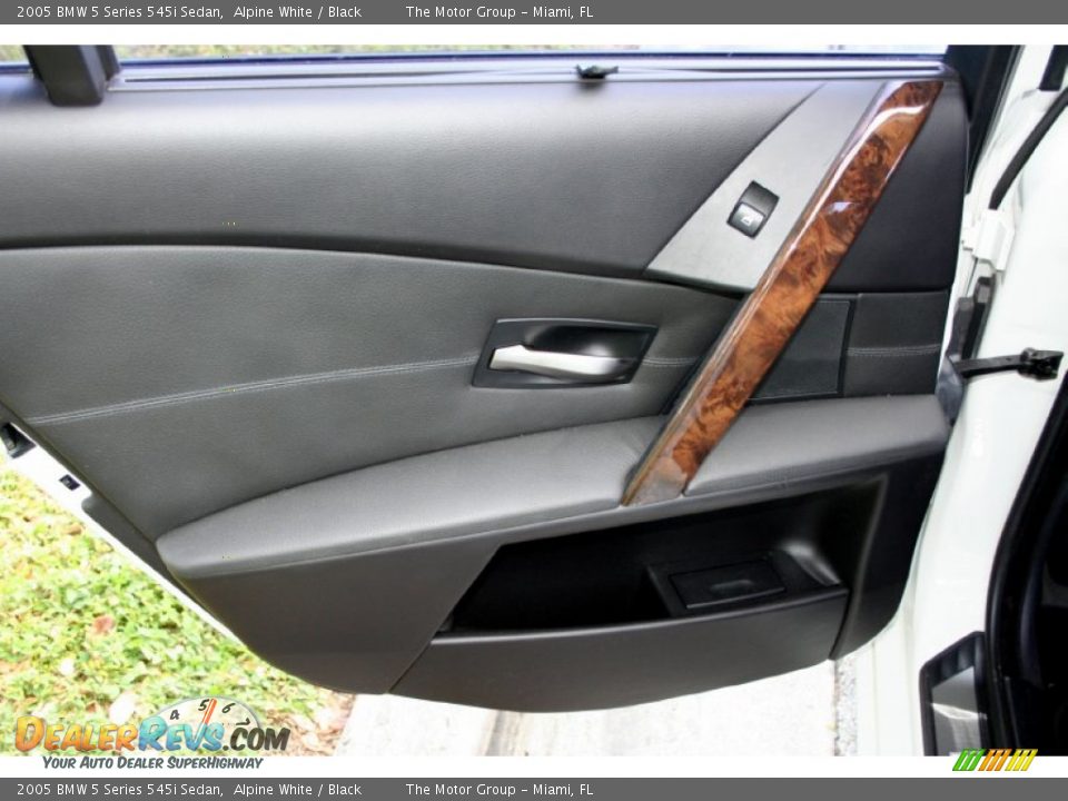2005 BMW 5 Series 545i Sedan Alpine White / Black Photo #28