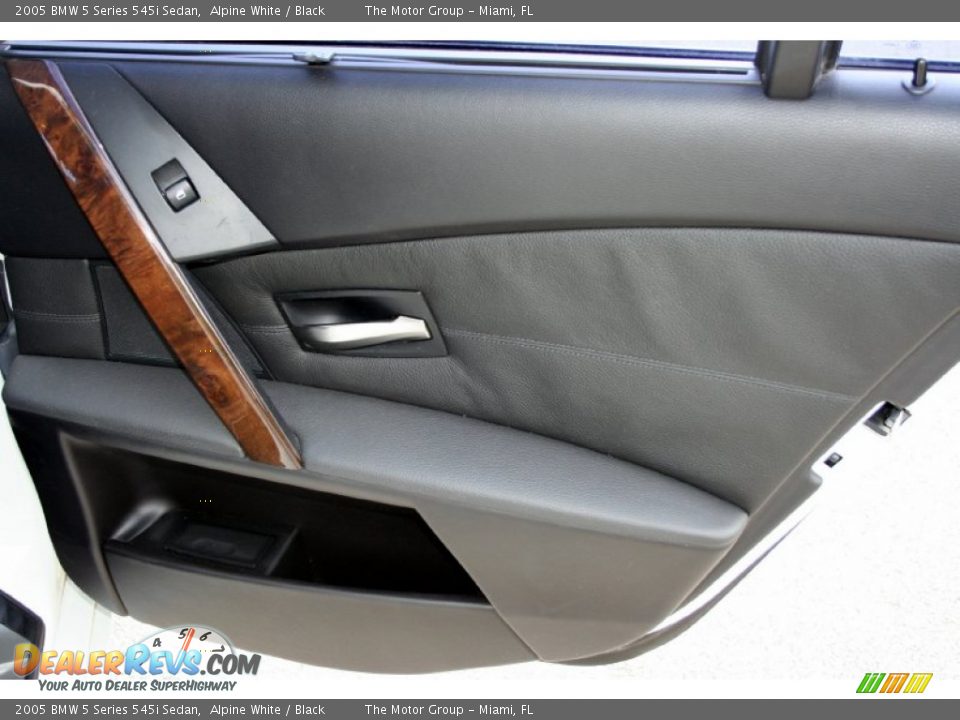 2005 BMW 5 Series 545i Sedan Alpine White / Black Photo #29