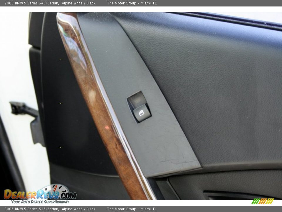 2005 BMW 5 Series 545i Sedan Alpine White / Black Photo #31