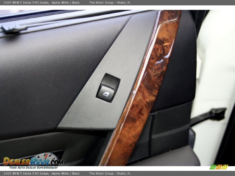 2005 BMW 5 Series 545i Sedan Alpine White / Black Photo #32