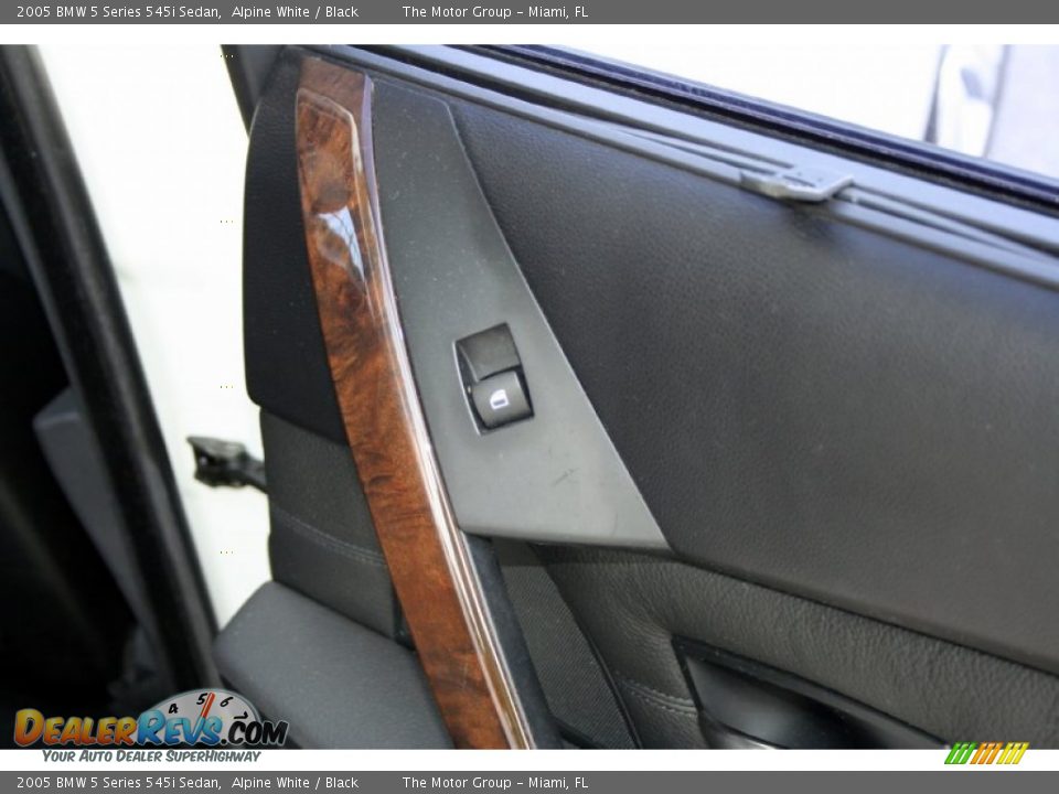 2005 BMW 5 Series 545i Sedan Alpine White / Black Photo #33