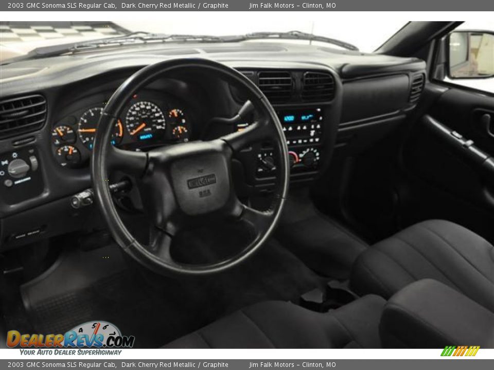 Dashboard of 2003 GMC Sonoma SLS Regular Cab Photo #10