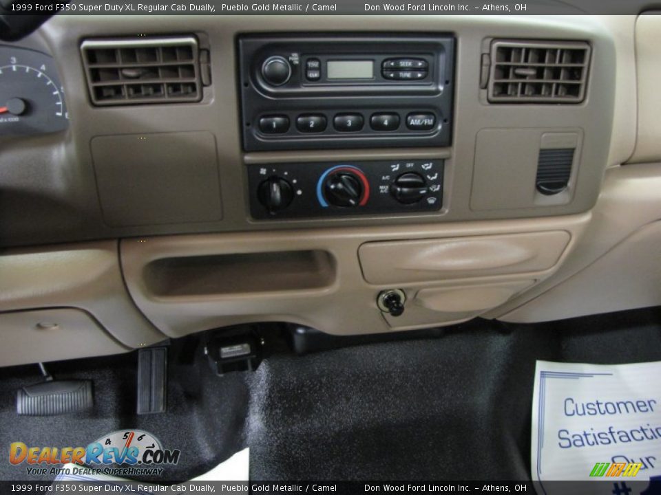Controls of 1999 Ford F350 Super Duty XL Regular Cab Dually Photo #10