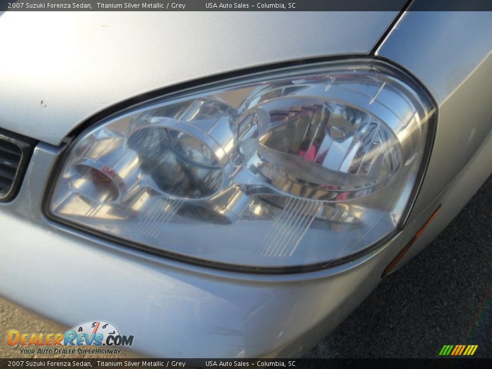 2007 Suzuki Forenza Sedan Titanium Silver Metallic / Grey Photo #5