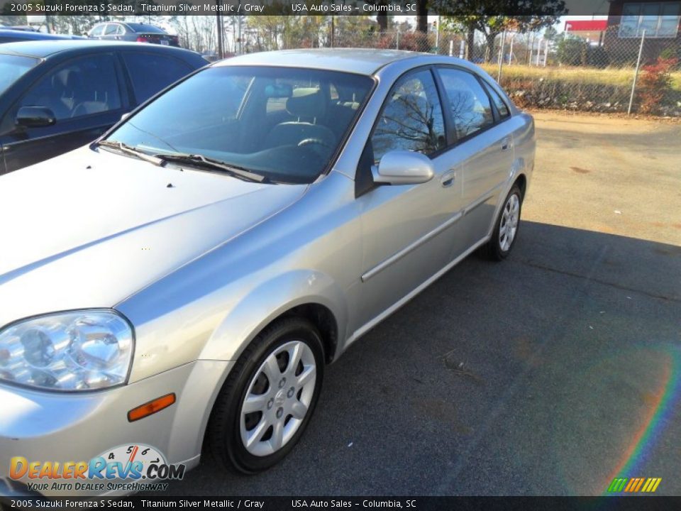 2005 Suzuki Forenza S Sedan Titanium Silver Metallic / Gray Photo #2