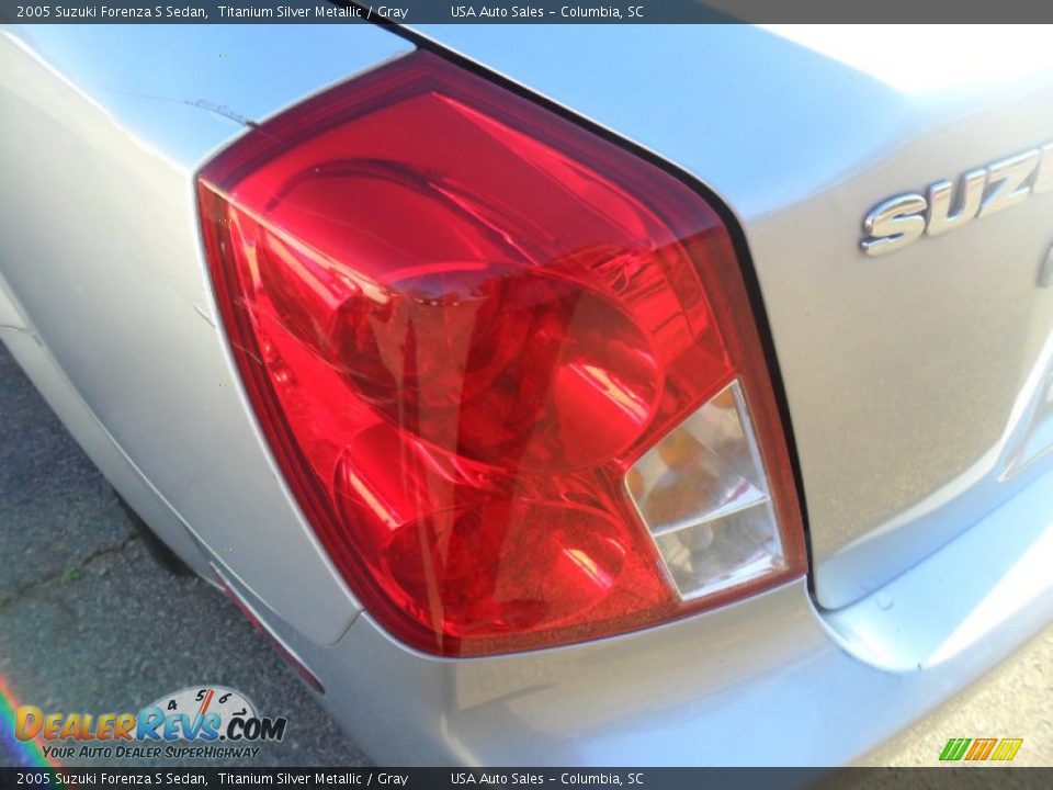 2005 Suzuki Forenza S Sedan Titanium Silver Metallic / Gray Photo #6