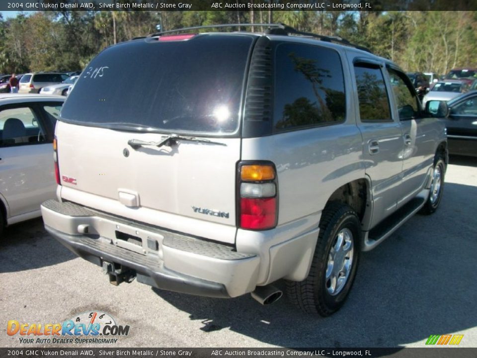 2004 GMC Yukon Denali AWD Silver Birch Metallic / Stone Gray Photo #4