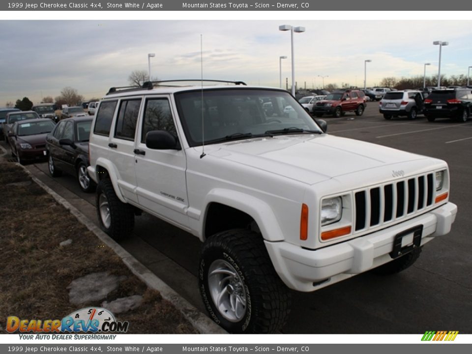 1999 Jeep Cherokee Classic 4x4 Stone White / Agate Photo #1