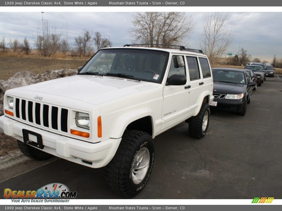 1999 Jeep Cherokee Classic 4x4 Stone White / Agate Photo #2