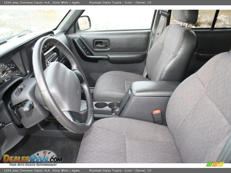 1999 Jeep Cherokee Classic 4x4 Stone White / Agate Photo #3