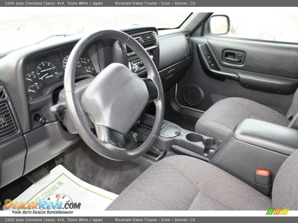1999 Jeep Cherokee Classic 4x4 Stone White / Agate Photo #4