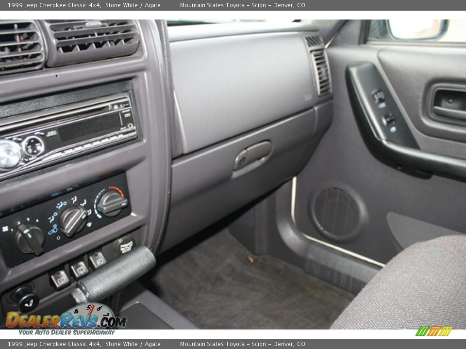 1999 Jeep Cherokee Classic 4x4 Stone White / Agate Photo #5