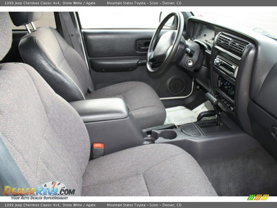 1999 Jeep Cherokee Classic 4x4 Stone White / Agate Photo #7