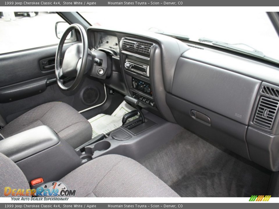 1999 Jeep Cherokee Classic 4x4 Stone White / Agate Photo #8