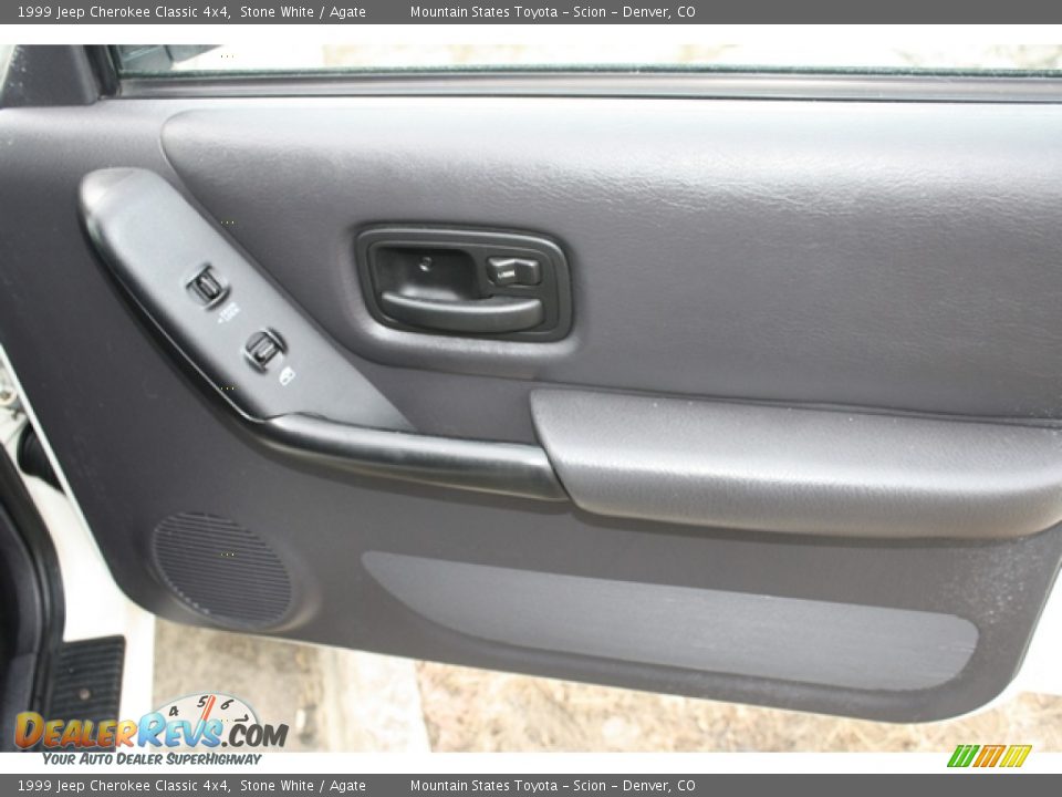 1999 Jeep Cherokee Classic 4x4 Stone White / Agate Photo #9